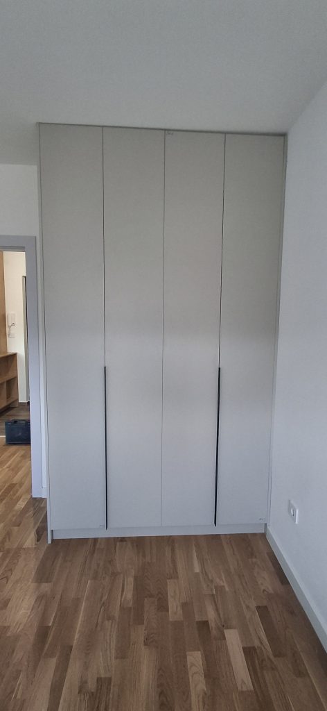 Plakar po meri – stolar Beograd (ugradni garderober)