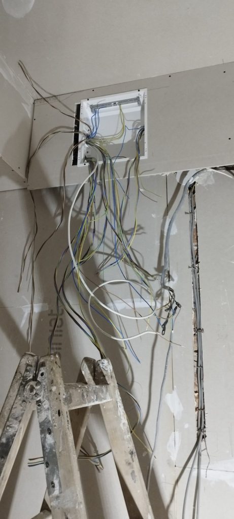 Električar Palilula – provera i sređivanje elektro table i osigurača