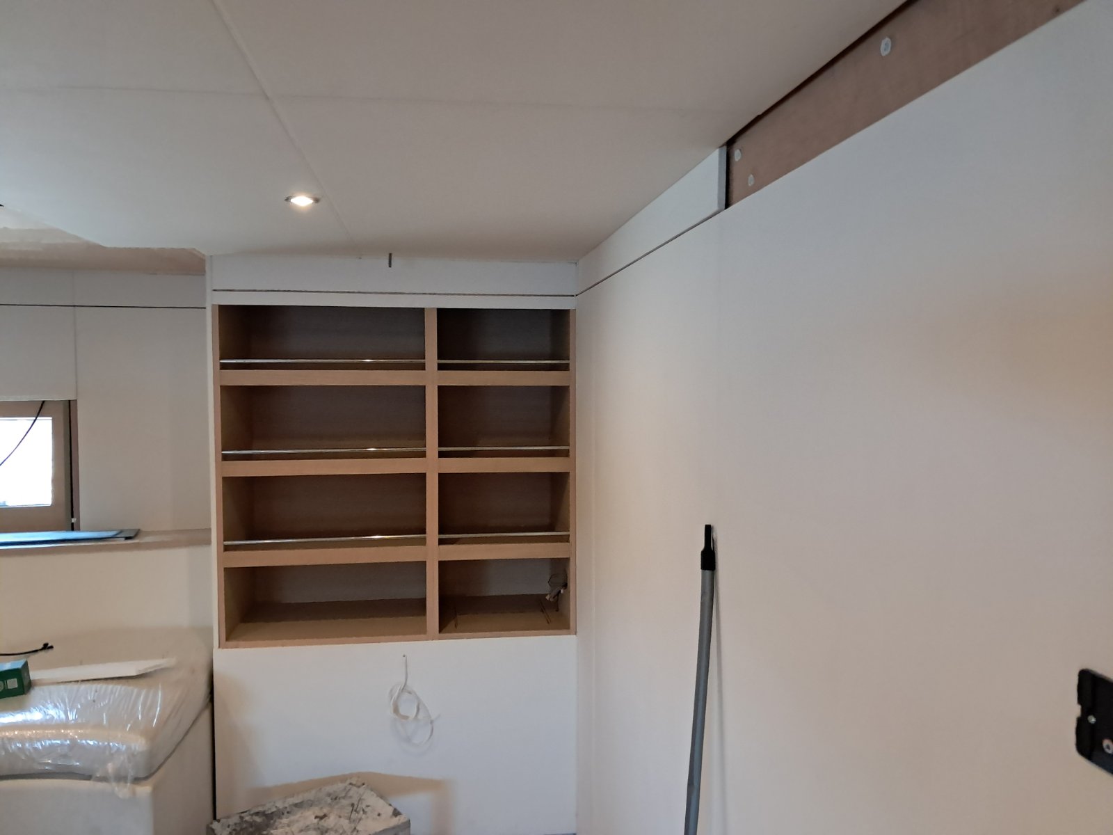 Stolar za montažu i popravku nameštaja – Železnik